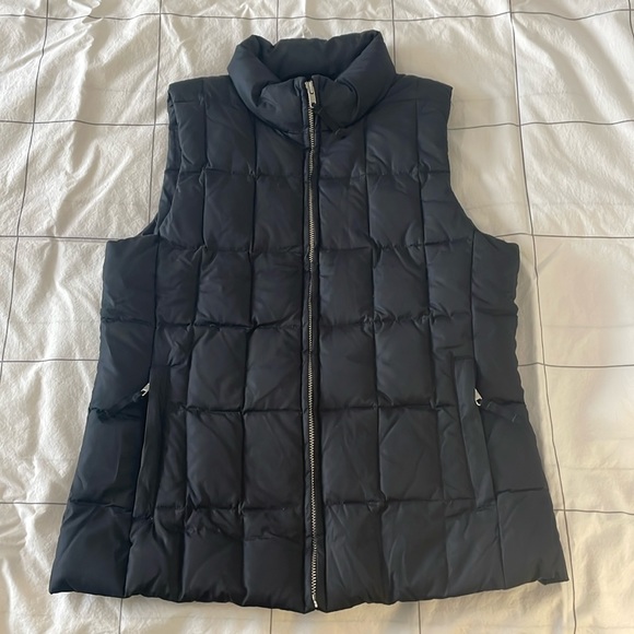GAP Jackets & Blazers - Gap Quilted Down Filled Puffer Vest with Zippered Fleece Lined Pockets sz S